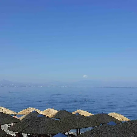 Appartement Relaxation! One Minute From The Beach, Ten Minutes From Thermal Loutráki