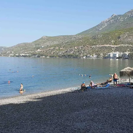 Relaxation! One Minute From The Beach, Ten Minutes From Thermal Lejlighed Loutráki