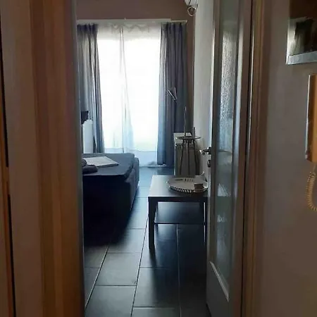 Appartement Relaxation! One Minute From The Beach, Ten Minutes From Thermal Loutráki